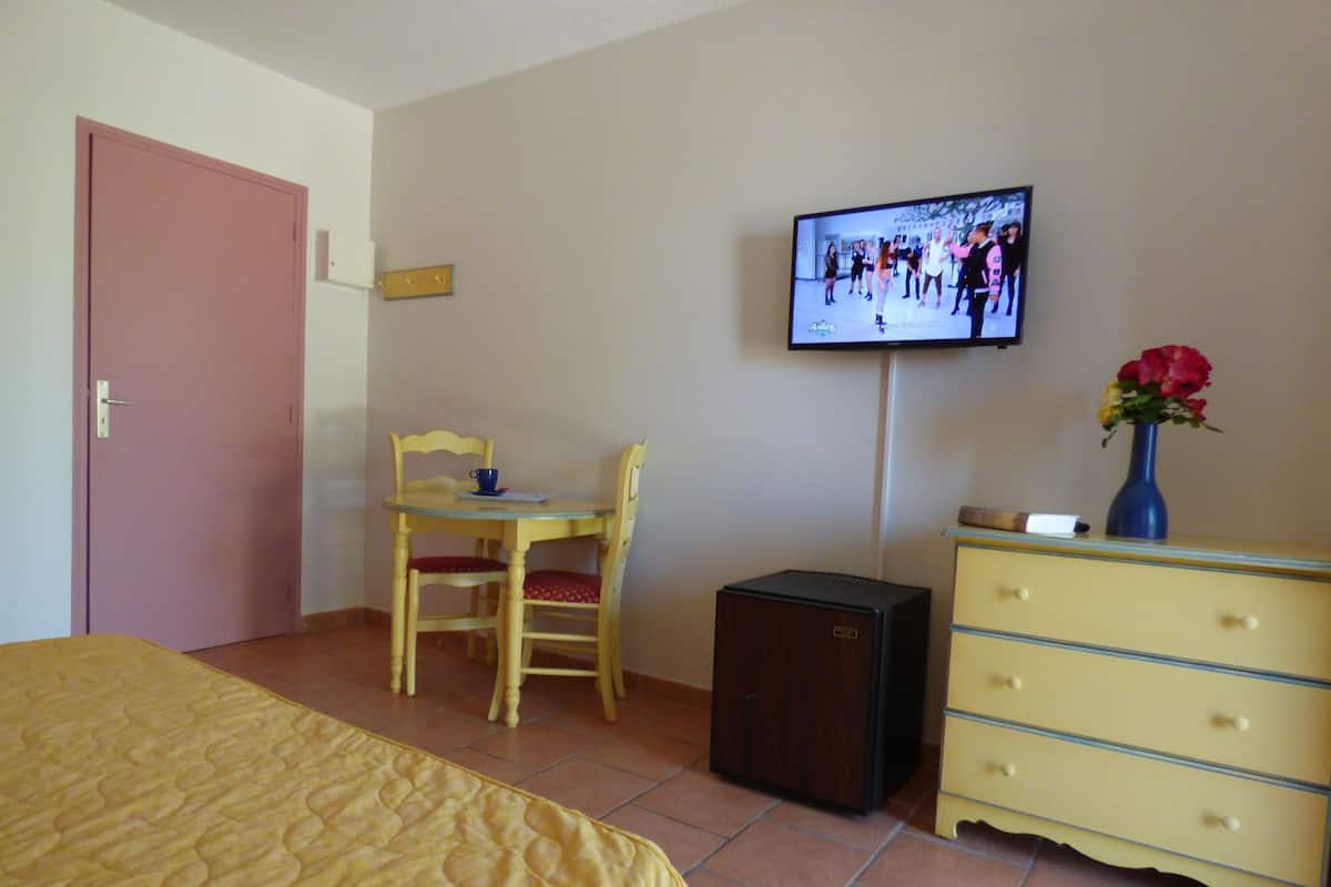 Premium bedding, down duvets, desk, free WiFi