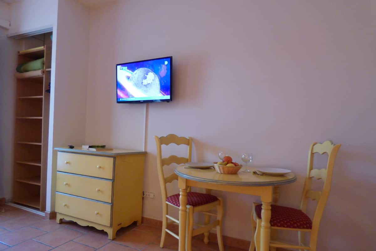 Superior Studio, Terrace, Pool View | Private kitchenette
