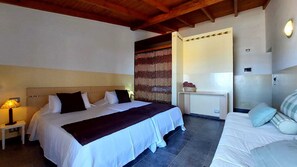 Triple Room | In-room safe, blackout curtains, bed sheets - Porta Do Vento (Sal)