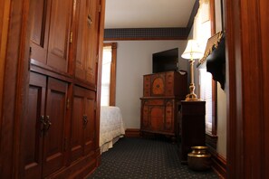 Zimmer, 1 Queen-Bett, Nichtraucher | Individuell dekoriert, individuell eingerichtet