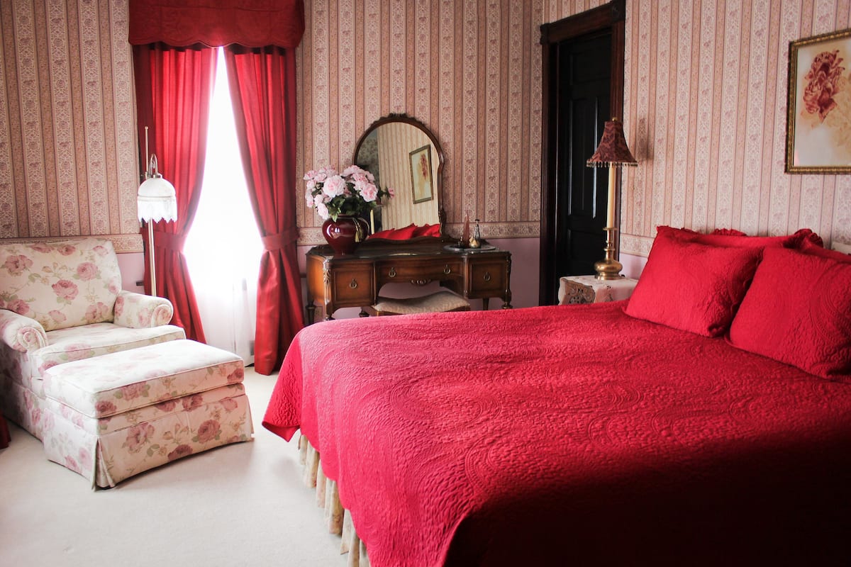 Deluxe kamer, 1 kingsize bed, niet-roken, bad | Individueel gedecoreerd, individueel gemeubileerd, een laptopwerkplek