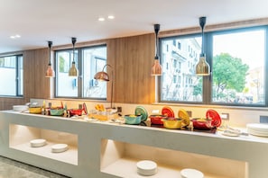 Breakfast served  - Holiday Inn Express Suzhou City Center by IHG (Suzhou)