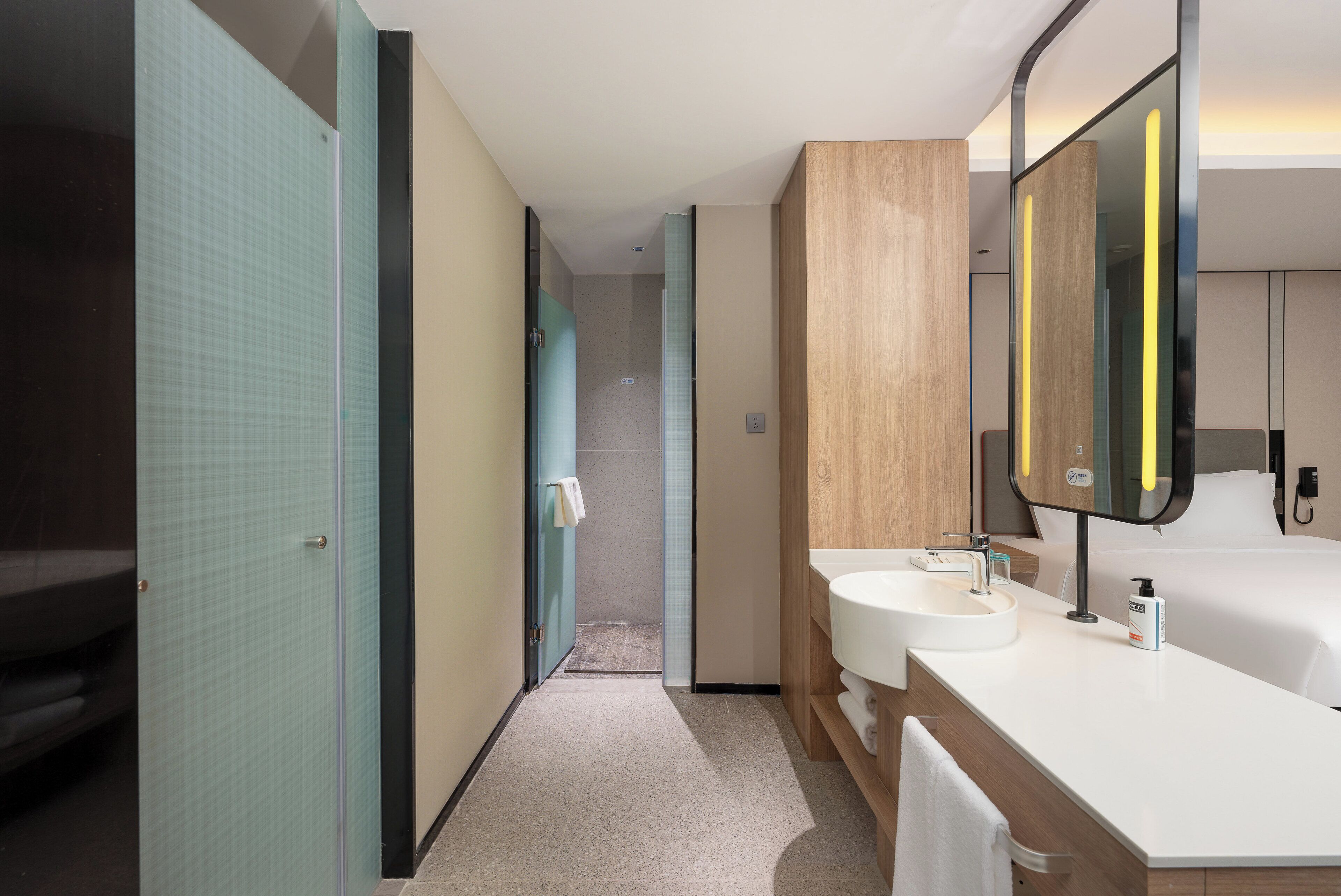 1 King Standard Extra Floor Space | Bathroom | Shower, free toiletries, hair dryer, slippers