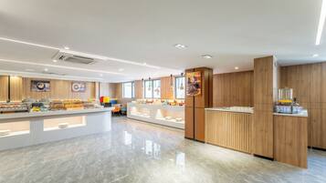 Sudah termasuk sarapan prasmanan setiap hari