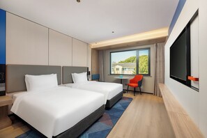 Kamar Standar, 2 Tempat Tidur Double (Extra Floor Space) | Seprai premium, selimut bulu angsa, dan meja kerja