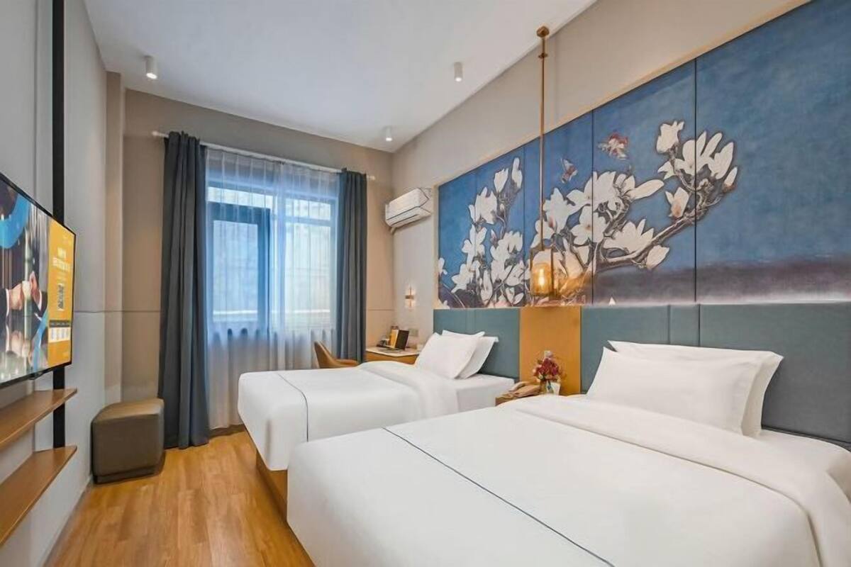 In-room safe, desk, blackout drapes, iron/ironing board (on request)