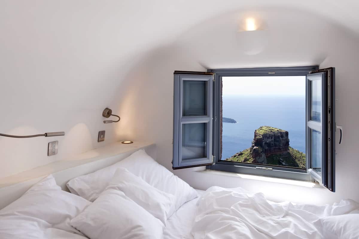 Premium Loft with Pool Access Caldera View | Premium bedding, pillow-top beds, minibar, in-room safe