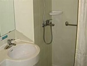 Bathroom sink - Jinjiang Inn Central Hangzhou West Lake Avenue (Hangzhou)