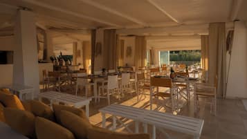 2 restaurants servant le déjeuner