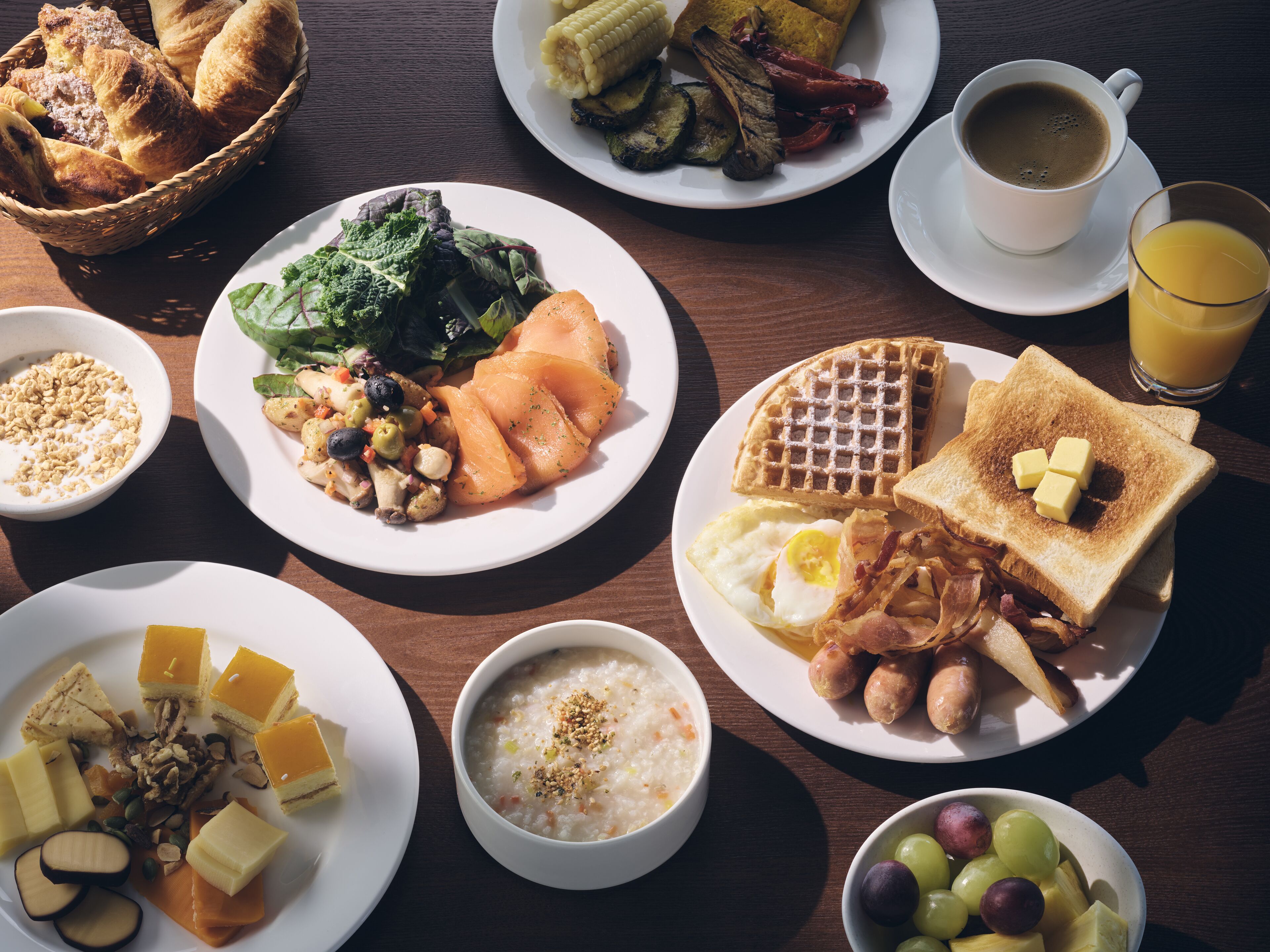 Daily buffet breakfast (KRW 34000 per person)
