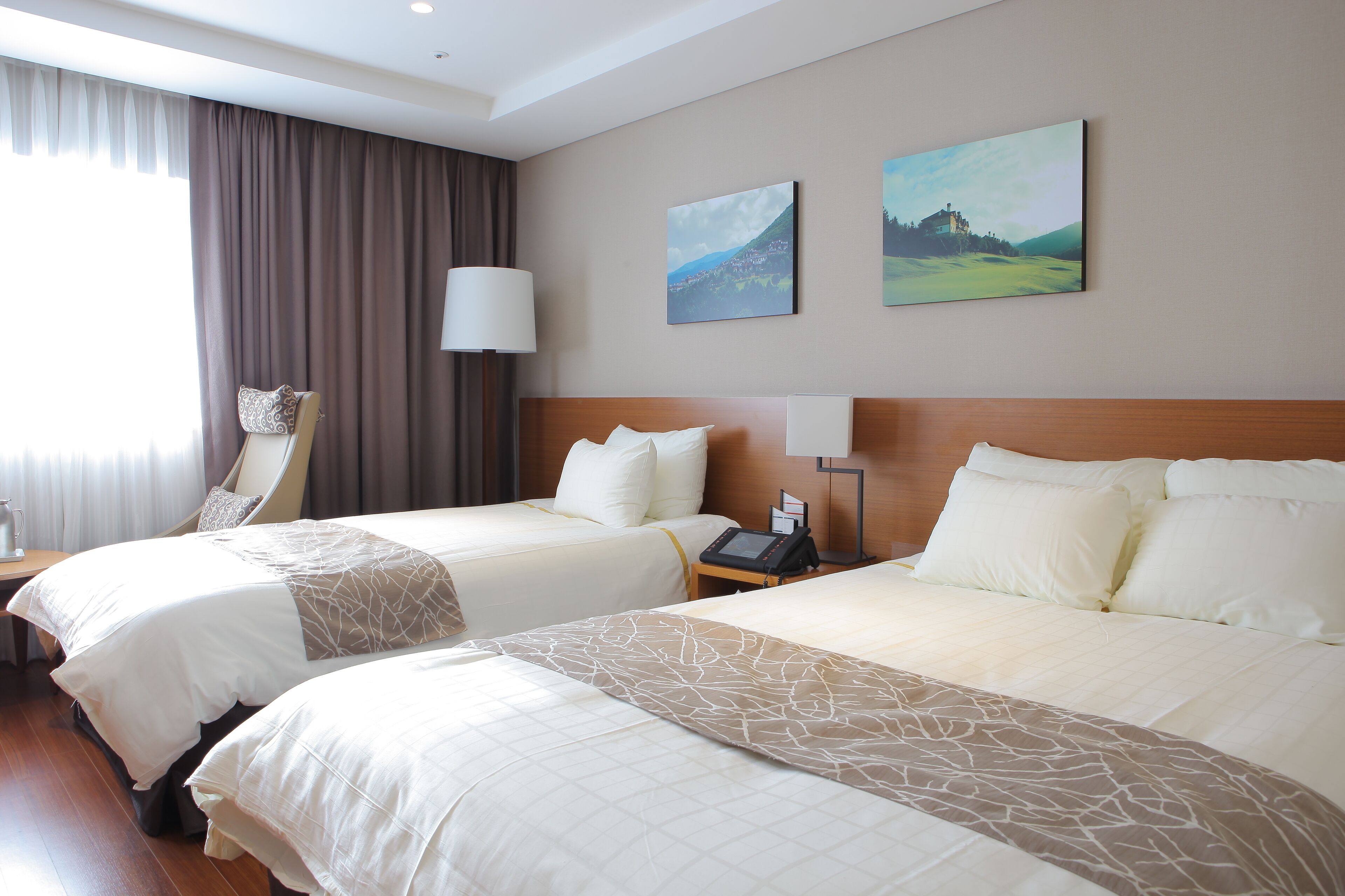 Cortinas blackout, wifi gratis y ropa de cama 