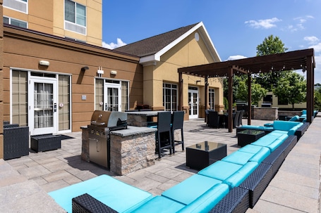 Indoor pool. Homewood Suites by Hilton Rochester/Greece, NY