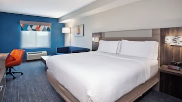 Standard Room, 1 King Bed with Sofa bed | Premium bedding, in-room safe, desk, iron/ironing board