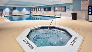 A hotel swimming pool with a hot tub, a spa area, and a sign indicating a 3 ft depth limit. - Holiday Inn Express Augusta North by IHG (Augusta)