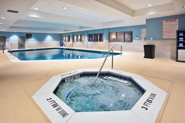 A hotel swimming pool with a hot tub, a spa area, and a sign indicating a 3 ft depth limit. - Holiday Inn Express Augusta North by IHG (Augusta)