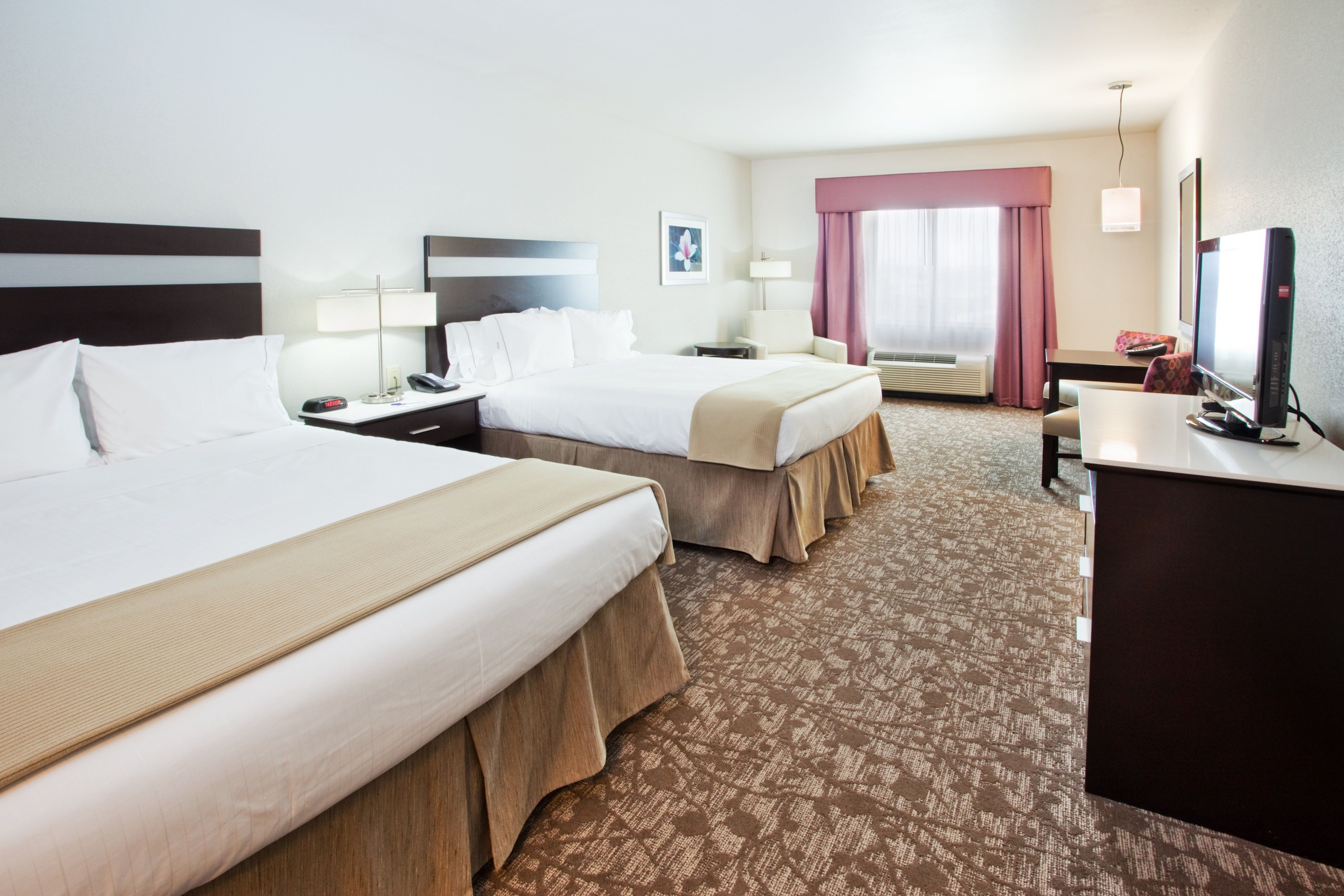 1 bedroom, premium bedding, in-room safe, desk