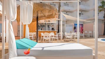 Poolside bar
