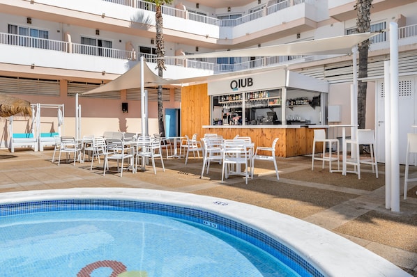 Poolside bar