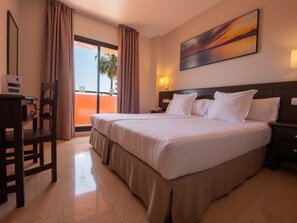 Iron/ironing board, free cribs/infant beds, free WiFi, bed sheets - Fuengirola Beach Apartamentos Turisticos (Fuengirola)