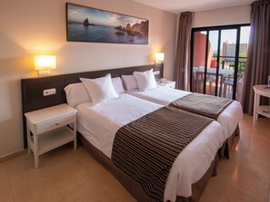 Tabla de planchar con plancha, cunas gratuitas y wifi gratis 