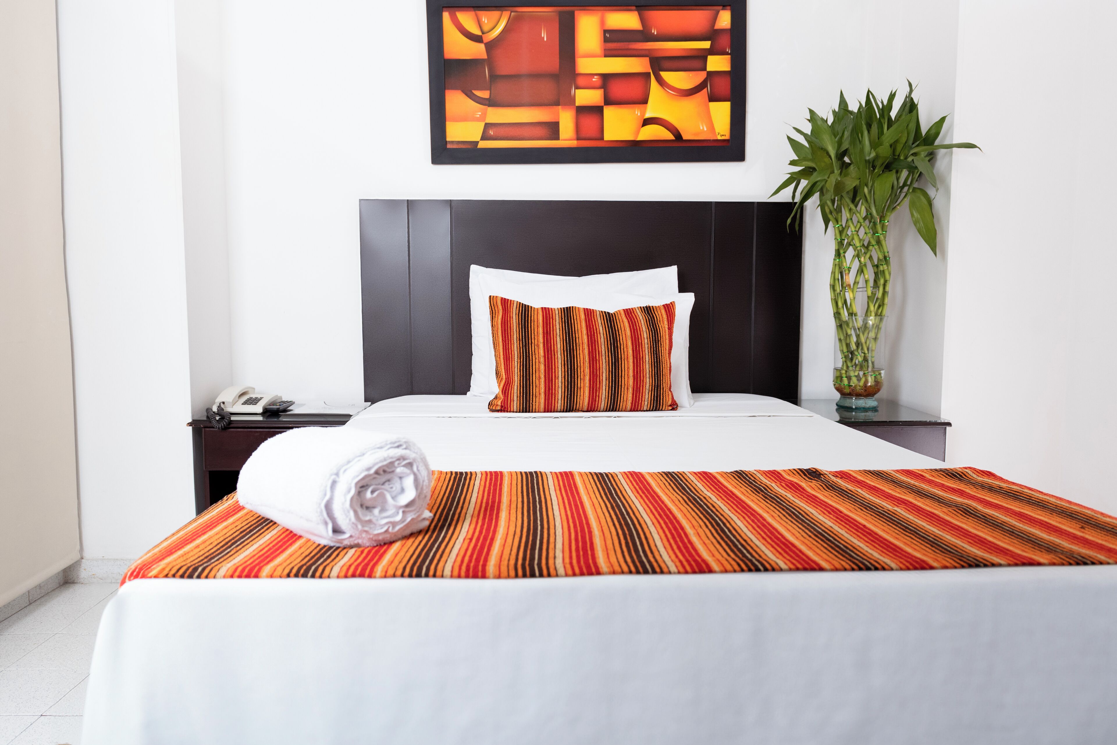 Caja de seguridad en la habitación y escritorio 