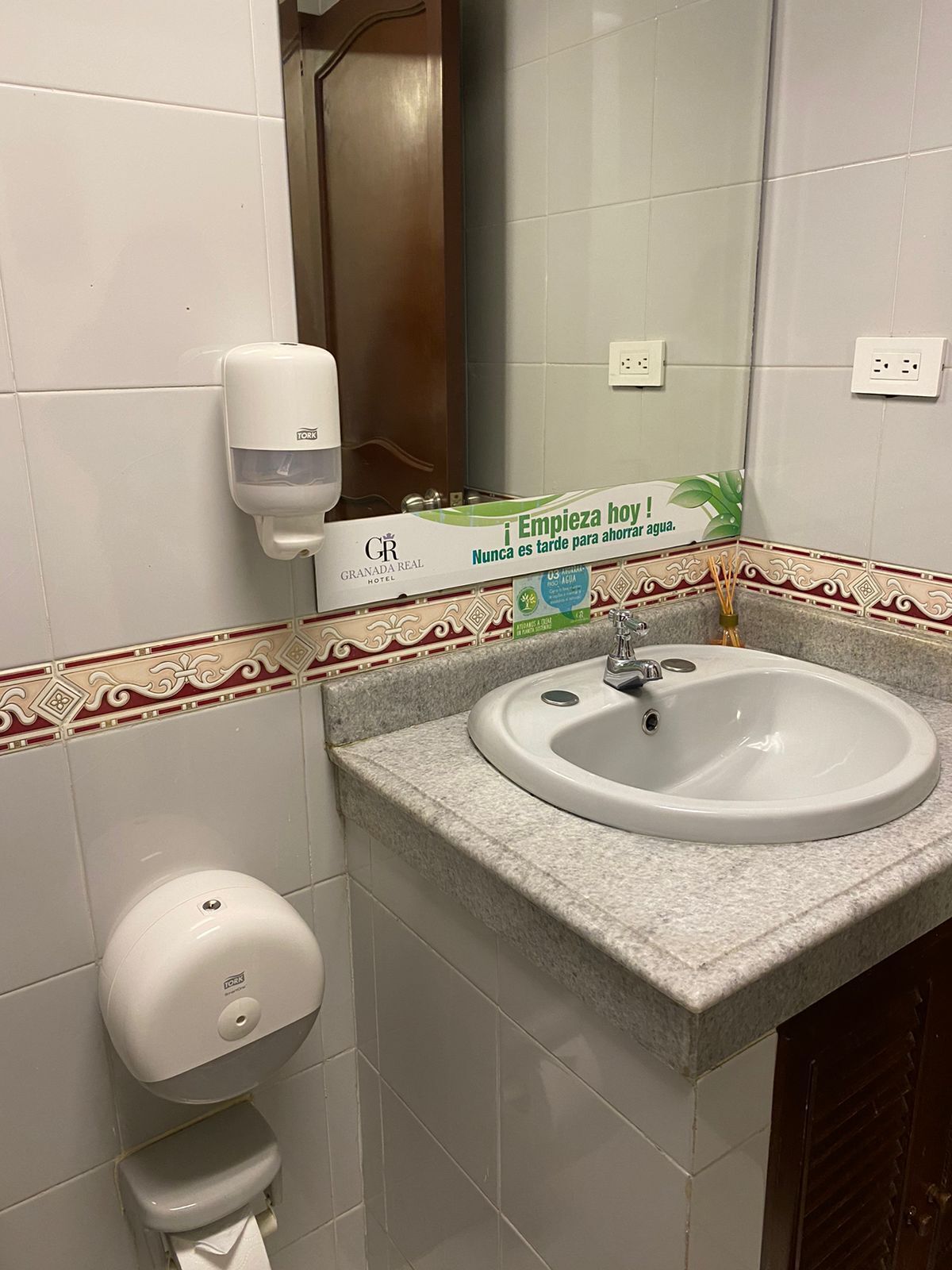 Foto - TAMA Hotel Granada Real Cali