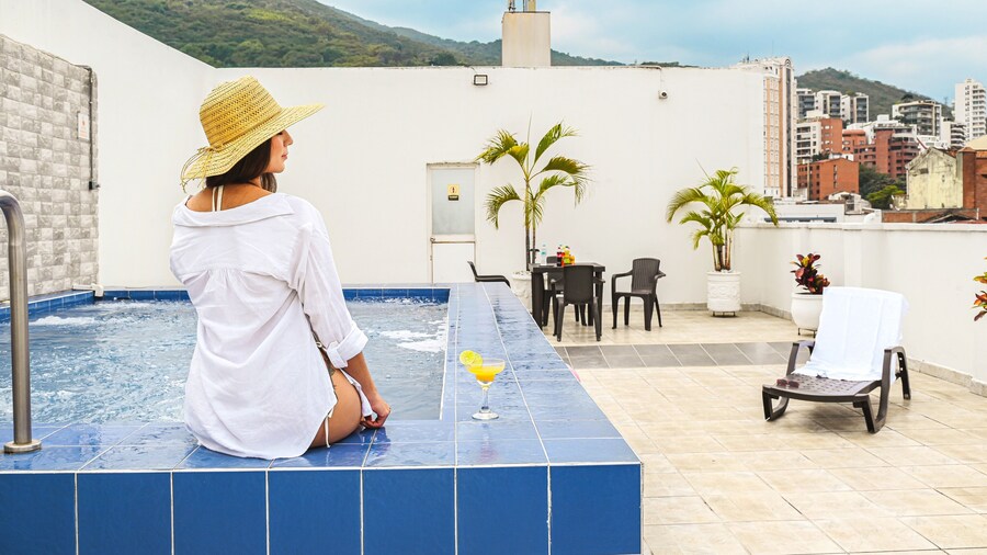 TAMA Hotel Granada Real Cali