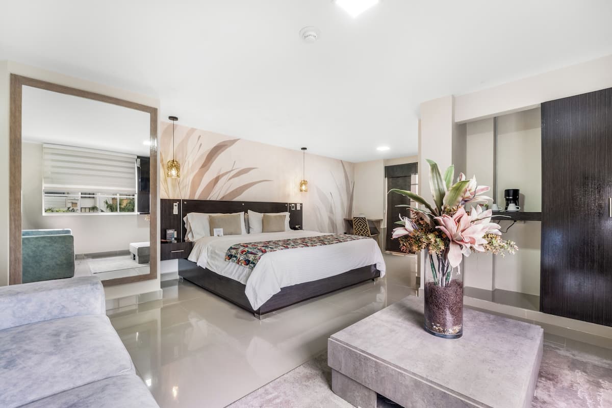 Junior Suite, 1 King Bed, Balcony | Minibar, in-room safe, desk, blackout drapes