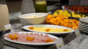 Free daily buffet breakfast