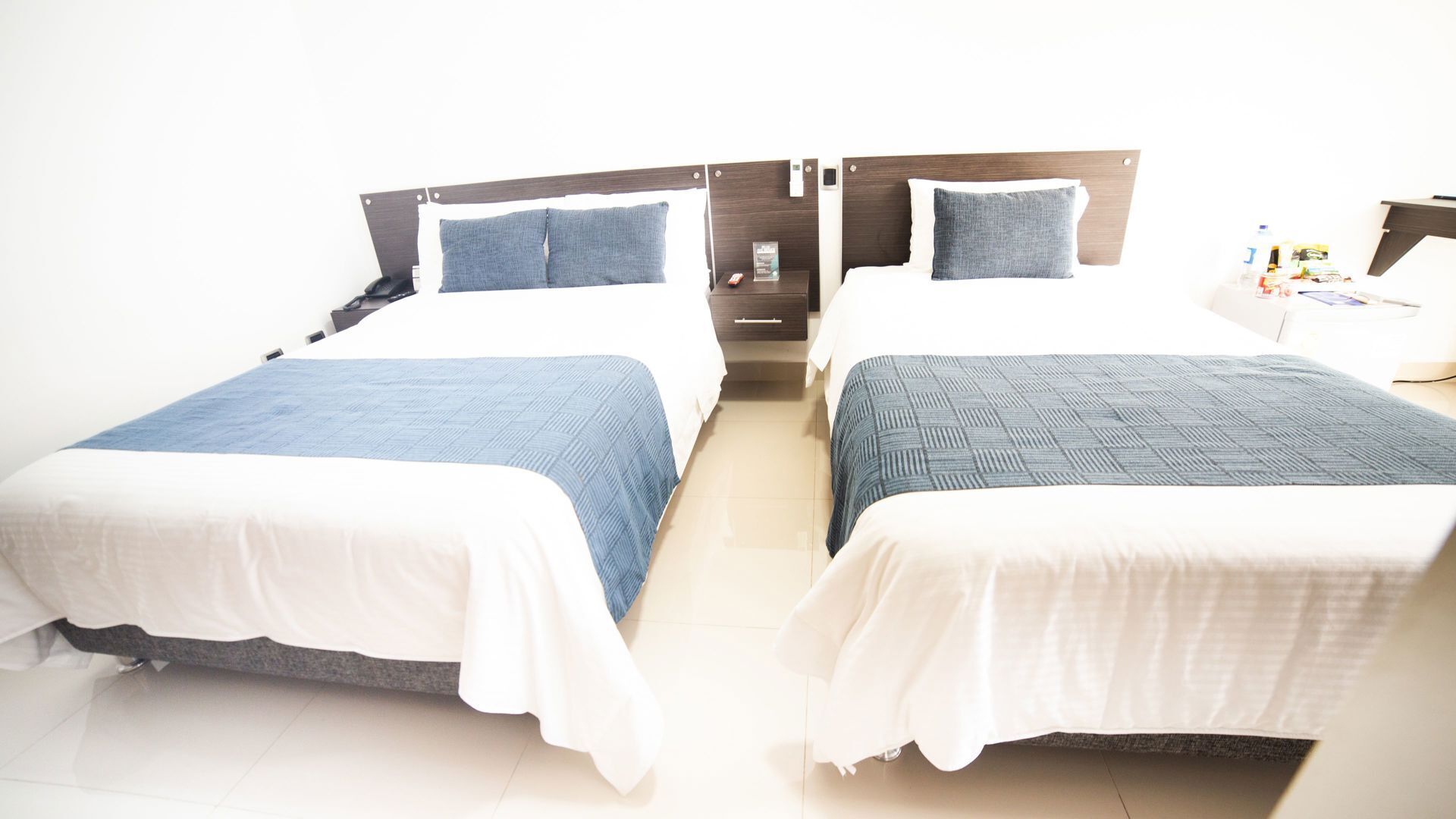 Minibar, coffre-fort, bureau, rideaux d’obscurcissement