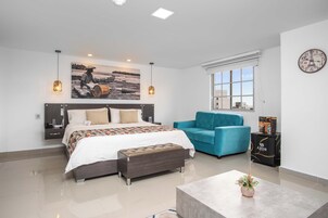 Superior Room, 1 King Bed | Minibar, in-room safe, desk, blackout drapes