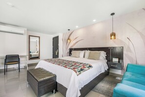 Superior Room, 1 King Bed | Minibar, in-room safe, desk, blackout curtains - Azor Hotel Cali Versalles (Cali)