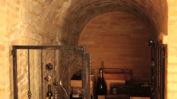 Bar (trong khuôn viên)