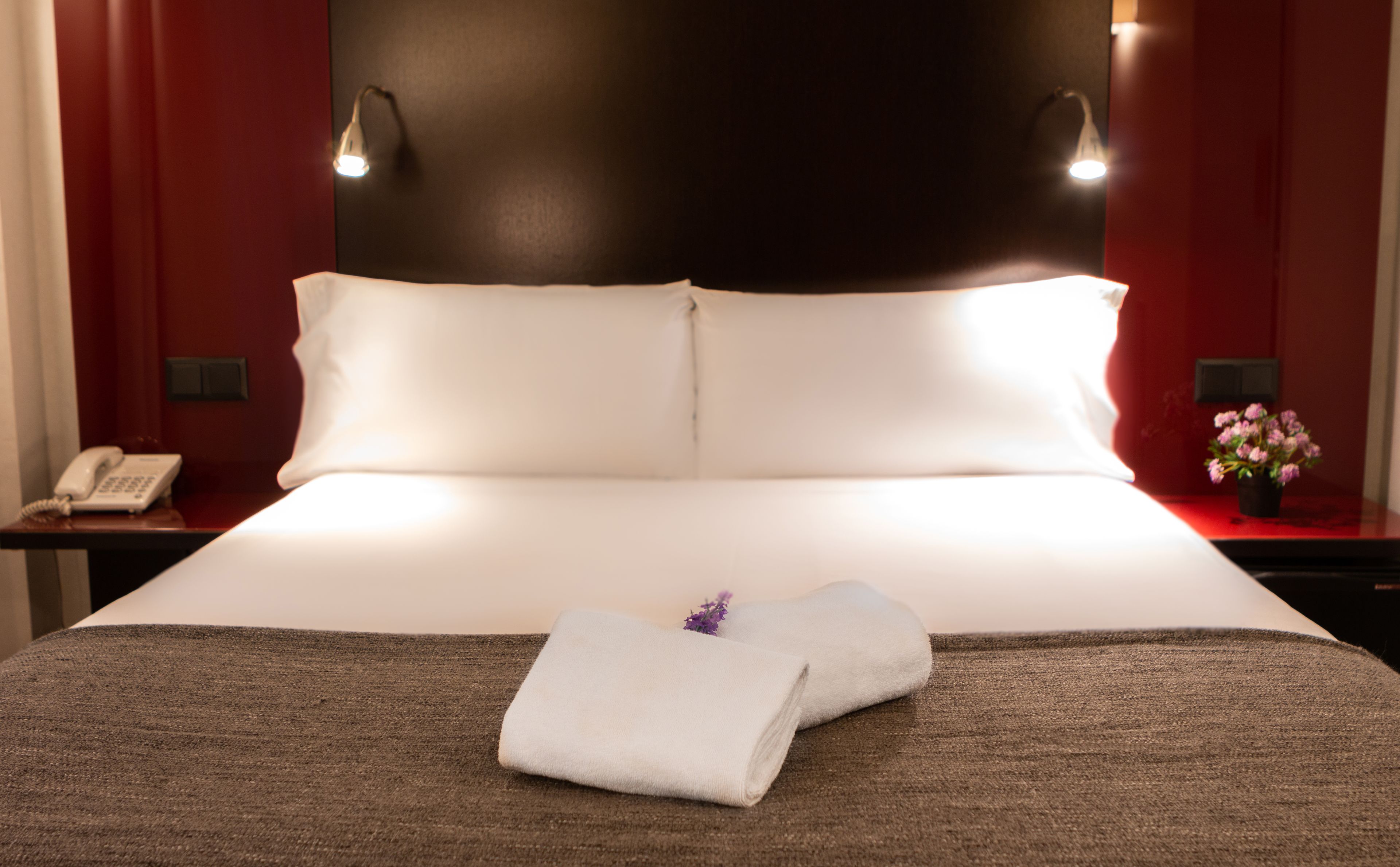 double room, 1 double bed | minibar, in-room safe, desk, blackout curtains