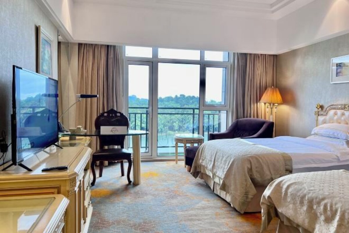 Lake-View Balcony Twin Bed Room (Quan Building) [Lake-Adjacent, Main Building, Screen Projection TV]