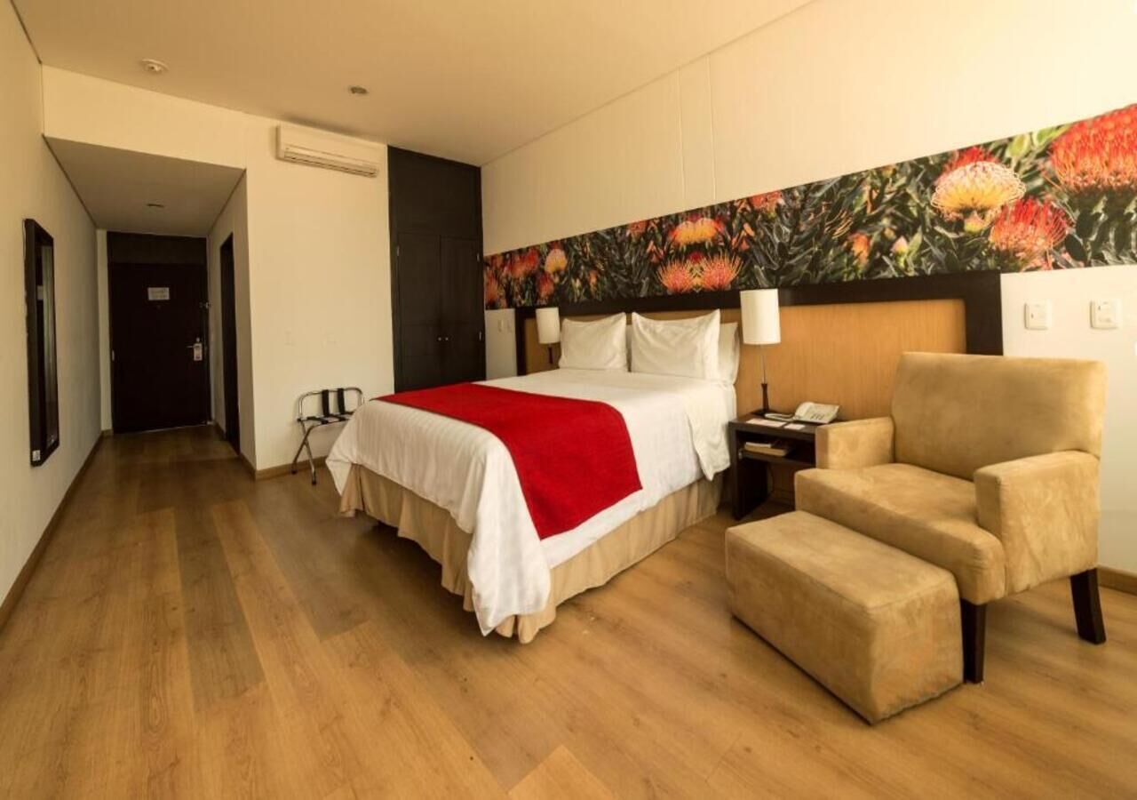 Comfort Room (Sencilla) | Minibar, in-room safe, desk, laptop workspace