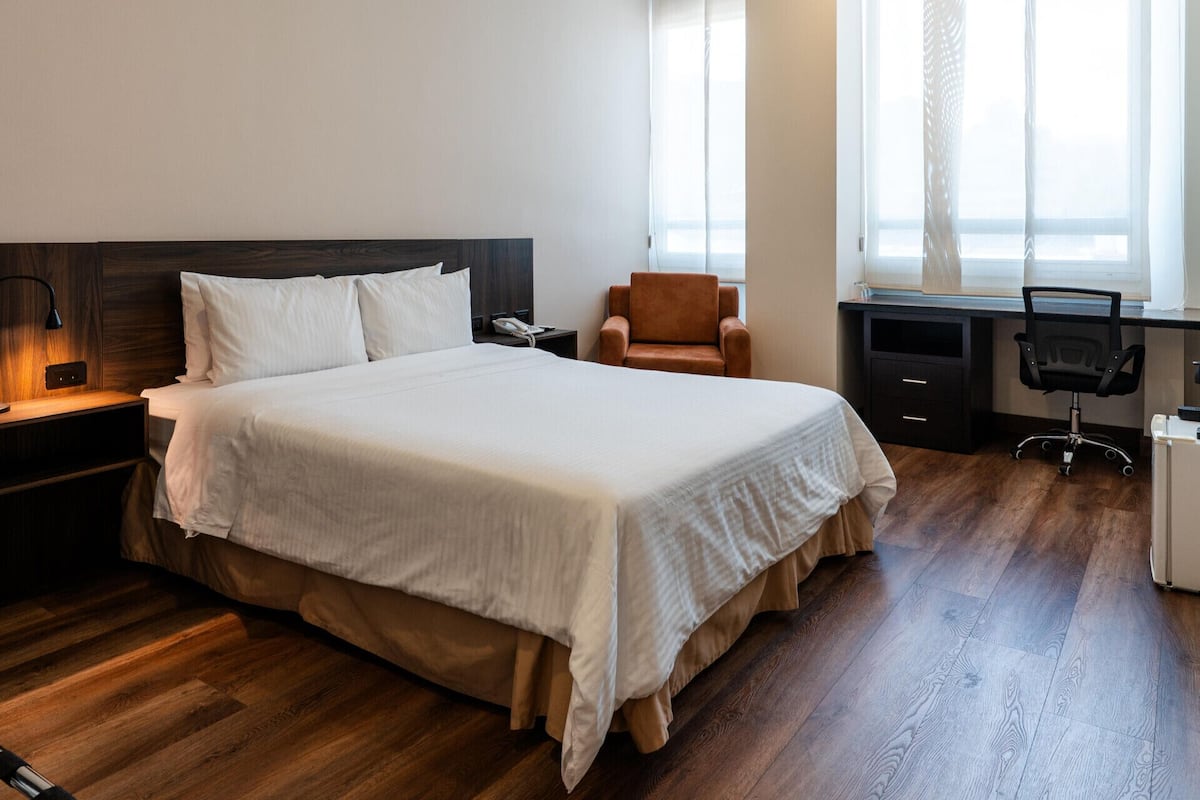 Minibar, in-room safe, desk, laptop workspace