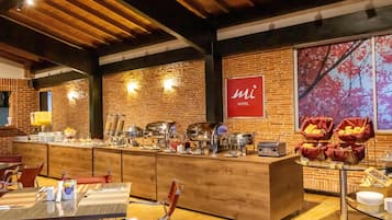 Colazione a buffet inclusa, servita tutte le mattine