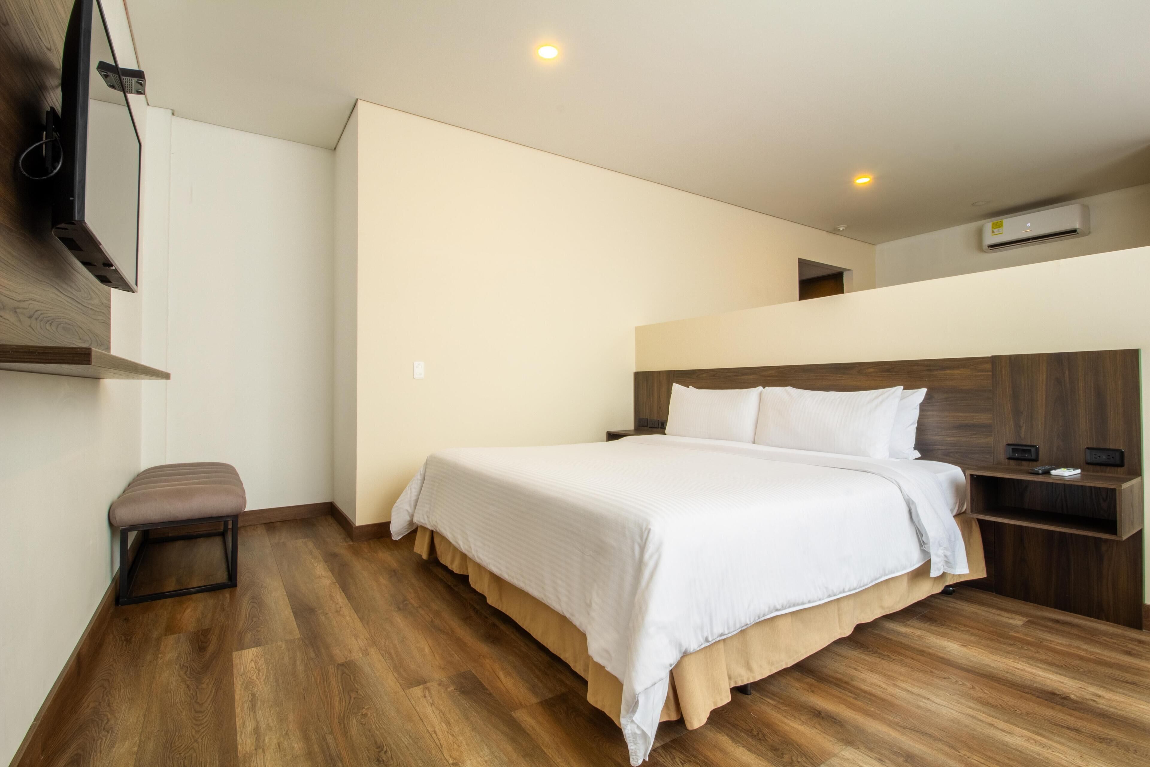 Suite, 1 cama King size, para no fumadores (Living Room) | Minibar, caja de seguridad en la habitación y escritorio 