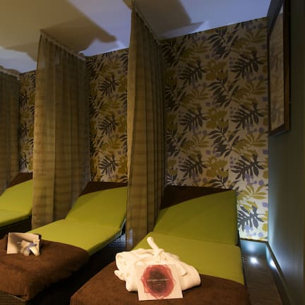 Sauna, baño de vapor, tratamientos corporales y aromaterapia