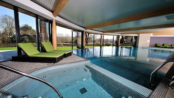 Indendørs pool