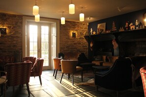 Serves lunch and dinner - The Cornwall Hotel Spa & Estate (St Austell)