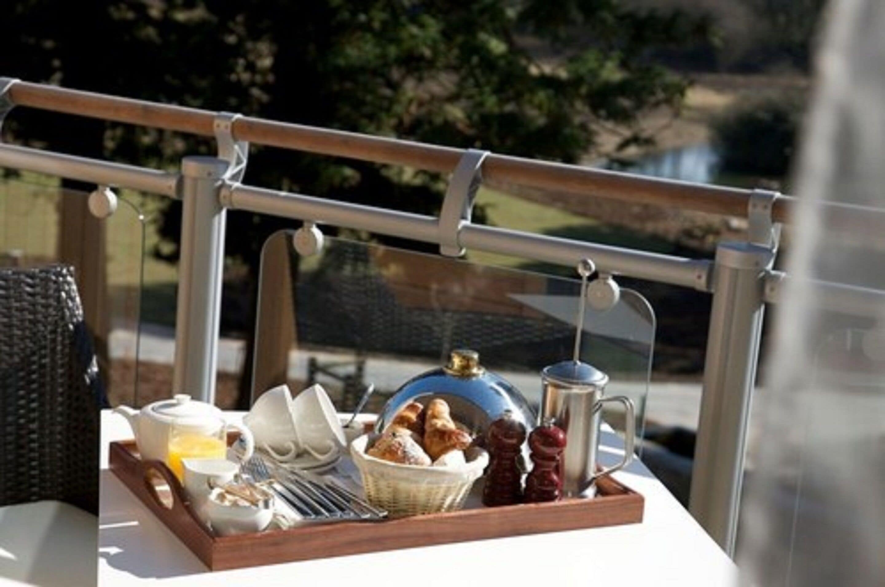 Se sirven desayunos, cenas y cocina británica 