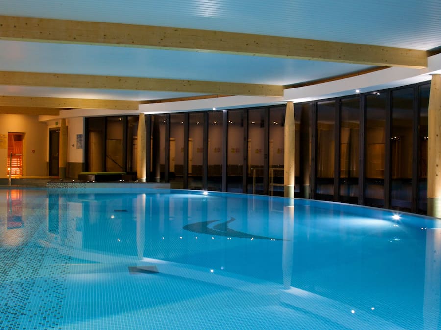 Un sauna, baño turco, tratamientos corporales, aromaterapia