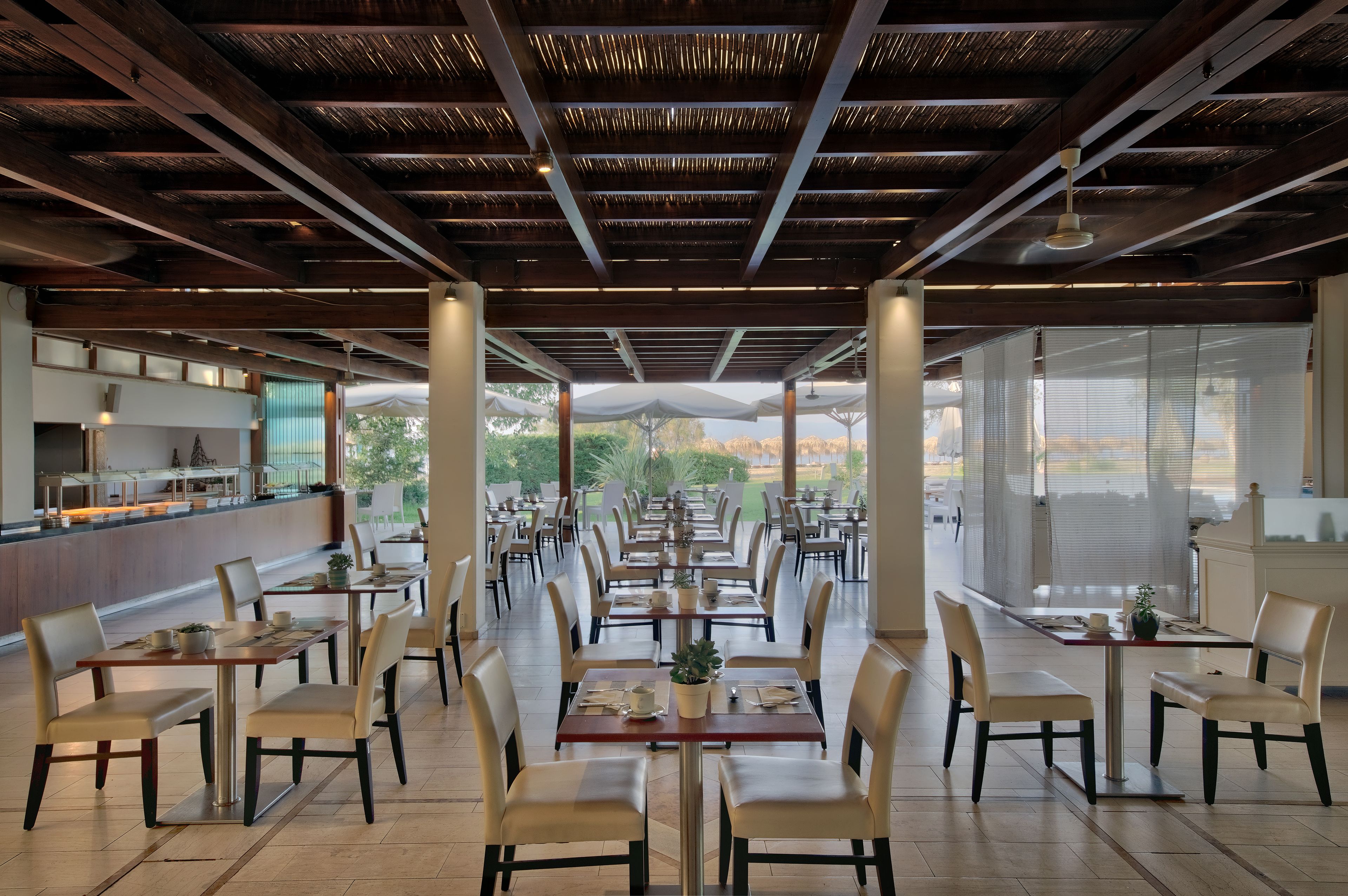 2 restaurants, breakfast served