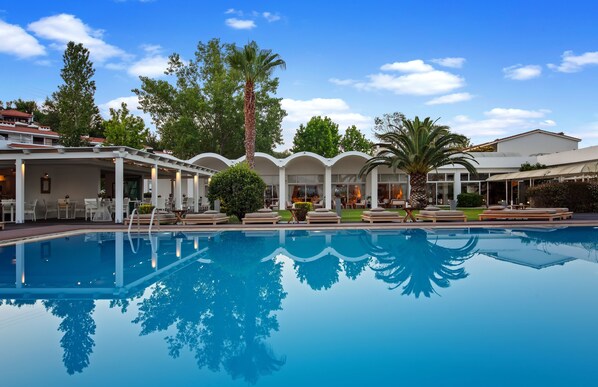 Outdoor pool, pool umbrellas, pool loungers