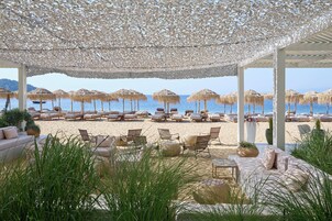 Praia particular, barracas de praia (sobretaxa), espreguiçadeiras 