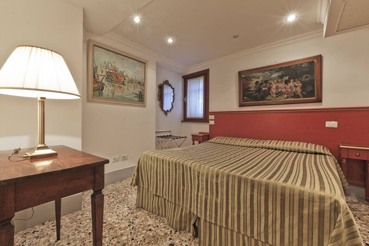 Classic Double or Twin Room | Minibar, in-room safe, desk, iron/ironing board