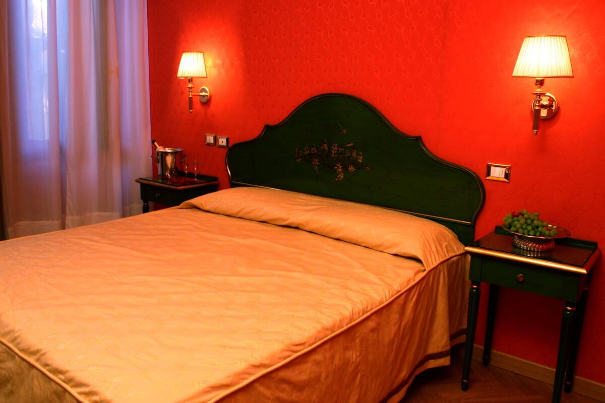 Superior Triple Room | Minibar, in-room safe, desk, iron/ironing board