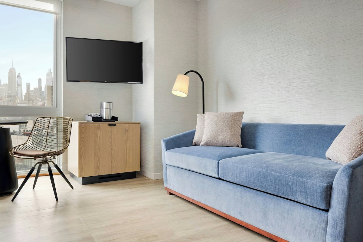 Deluxe Room, 1 King Bed | Down duvets, pillow-top beds, in-room safe, desk